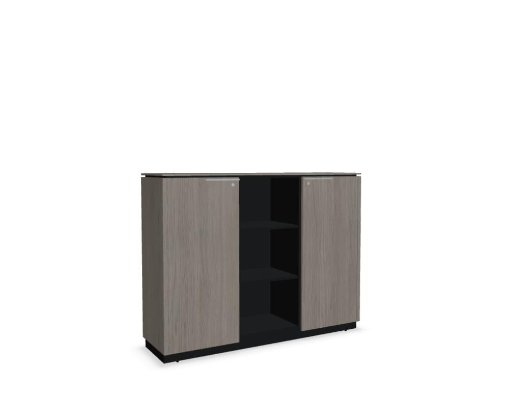 Bild zeigt das Status X3679 Halbregal aus der Kategorie Standregal von Mdd. Robustes, offenes Metallregal mit drei Ebenen, neutral graue Oberflächen, geeignet für Wohnzimmer oder Büro. Harmonisches Design, leicht zugänglich dank offener Struktur.