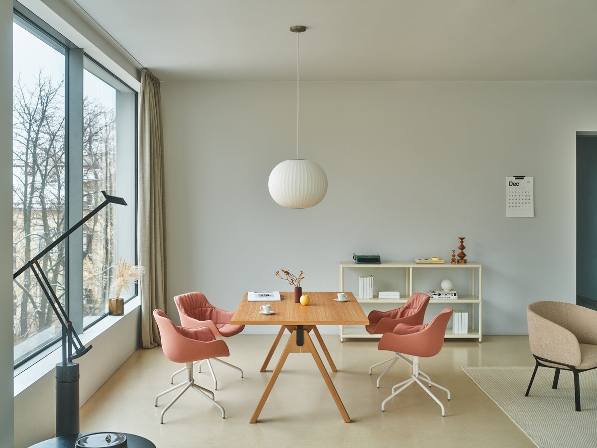 Modernes Standregal Stilt SIRS1 aus Holz und Metall, ideal für die ansprechende Aufbewahrung und Präsentation von Wohnaccessoires.
