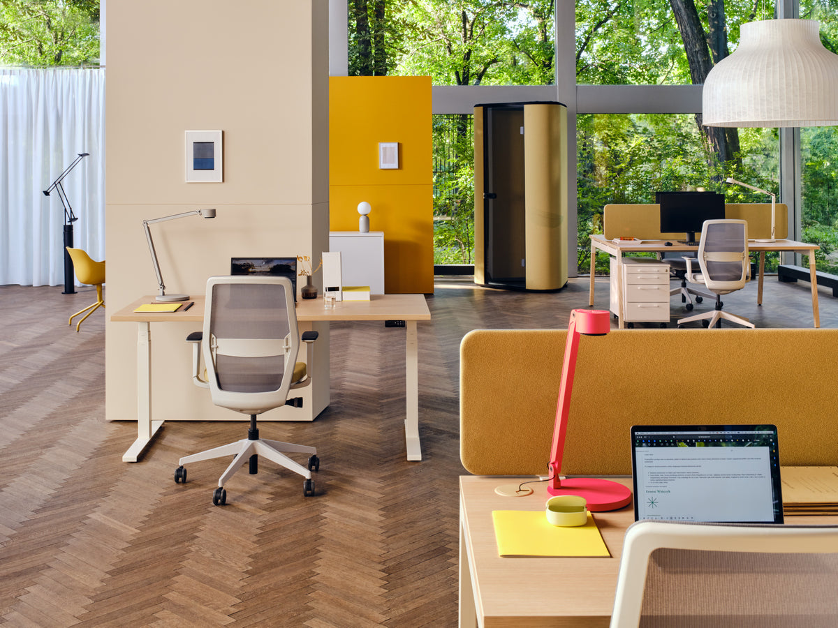 Elegantes, dunkles Schreibtischpaneel "Twin ZUT01" von MDD, ideal für moderne Arbeitsumgebungen und stilvolle Akzente.