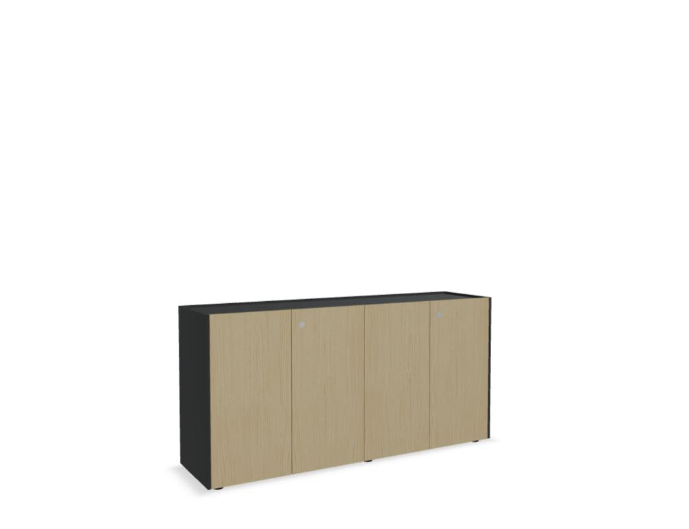 Bild des Viga V25 Büroschranks von MDD: moderner, grauer Schrank mit schlichten Linien, zwei Türen und drei Regalböden in einem Büroambiente