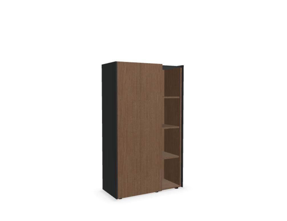 Schwarzer Kleiderschrank Viga mit geschlossenem Fach, ausziehbarem Kleiderbügel und offenen Regalfächern, Front in dunkler Walnuss, Hersteller Mdd.