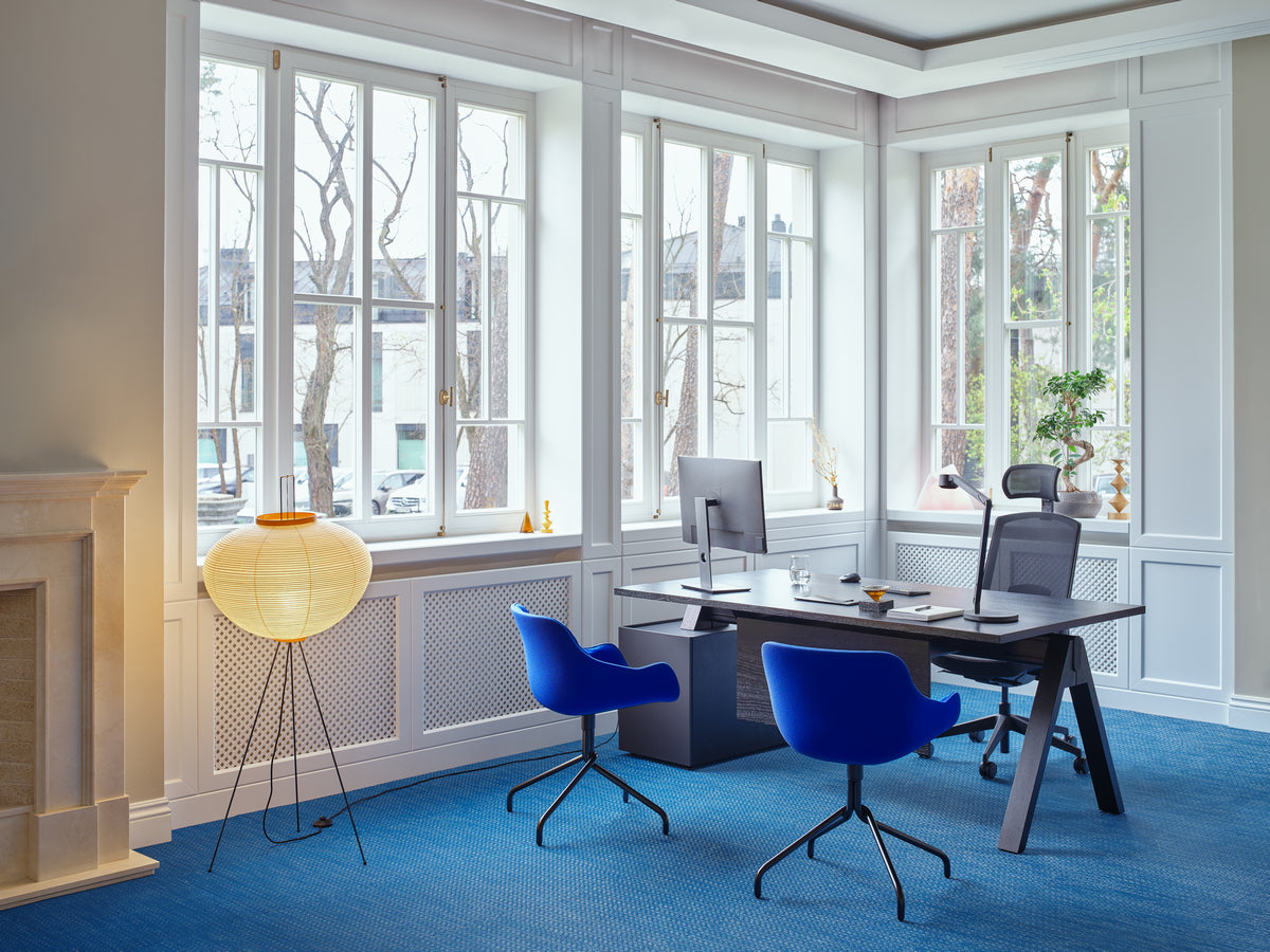 Moderner Viga V03L Chefschreibtisch von Mdd, der durch seine ansprechende Holzoberfläche und robustes Design ideal für jedes Büroambiente ist.