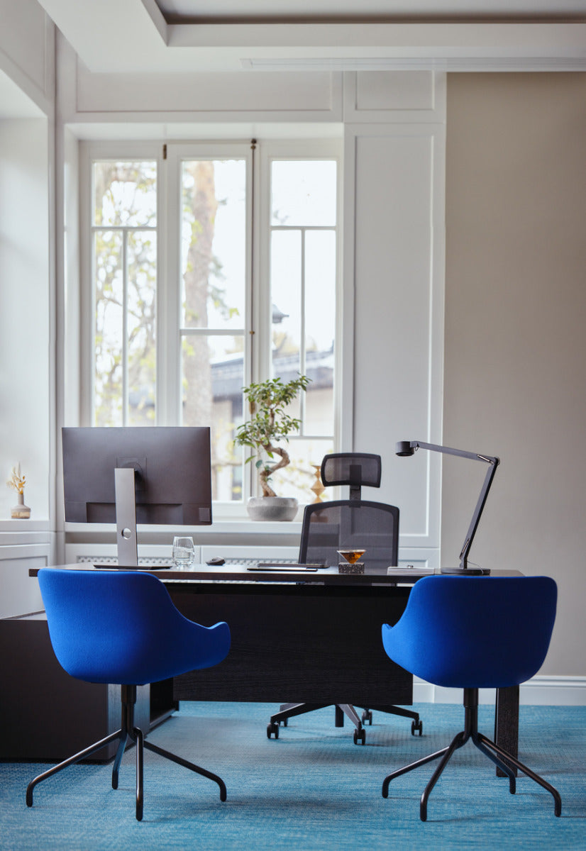 Moderner Viga V03P Chefschreibtisch von Mdd, perfekt für stilvolle Büros, bietet großzügige Arbeitsfläche und ansprechendes Design.