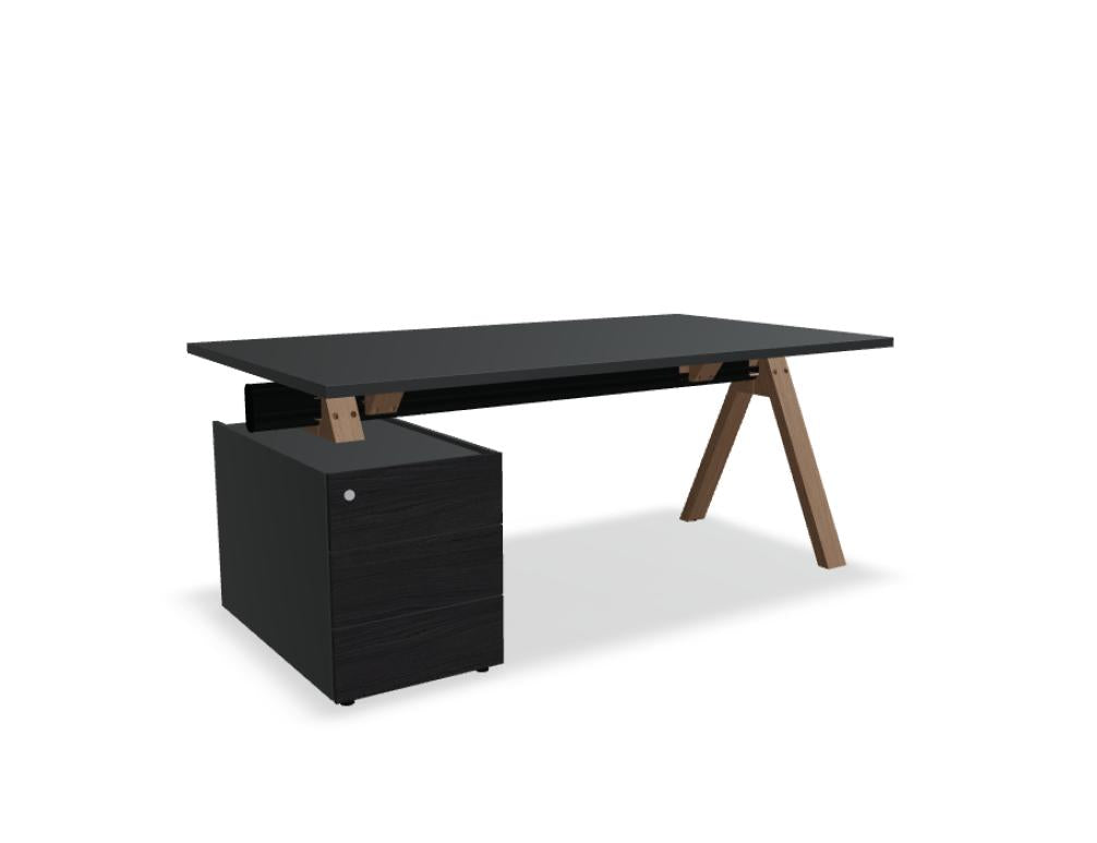 Imagen eines modernen Chefschreibtischs Viga V07L mit integriertem Container, Holzoberfläche, klarer Linienführung und schlichten Grifflöchern – ideal für effizientes Arbeiten im Büro.