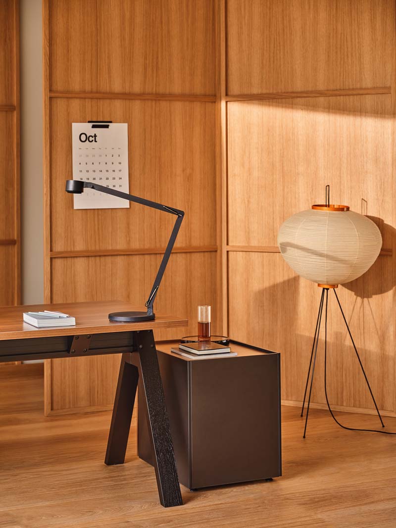 Eleganter Viga V18E2 Schreibtisch von Mdd, ideal für stilvolle Büros, vereint praktischen Nutzen mit ästhetischem Flair.