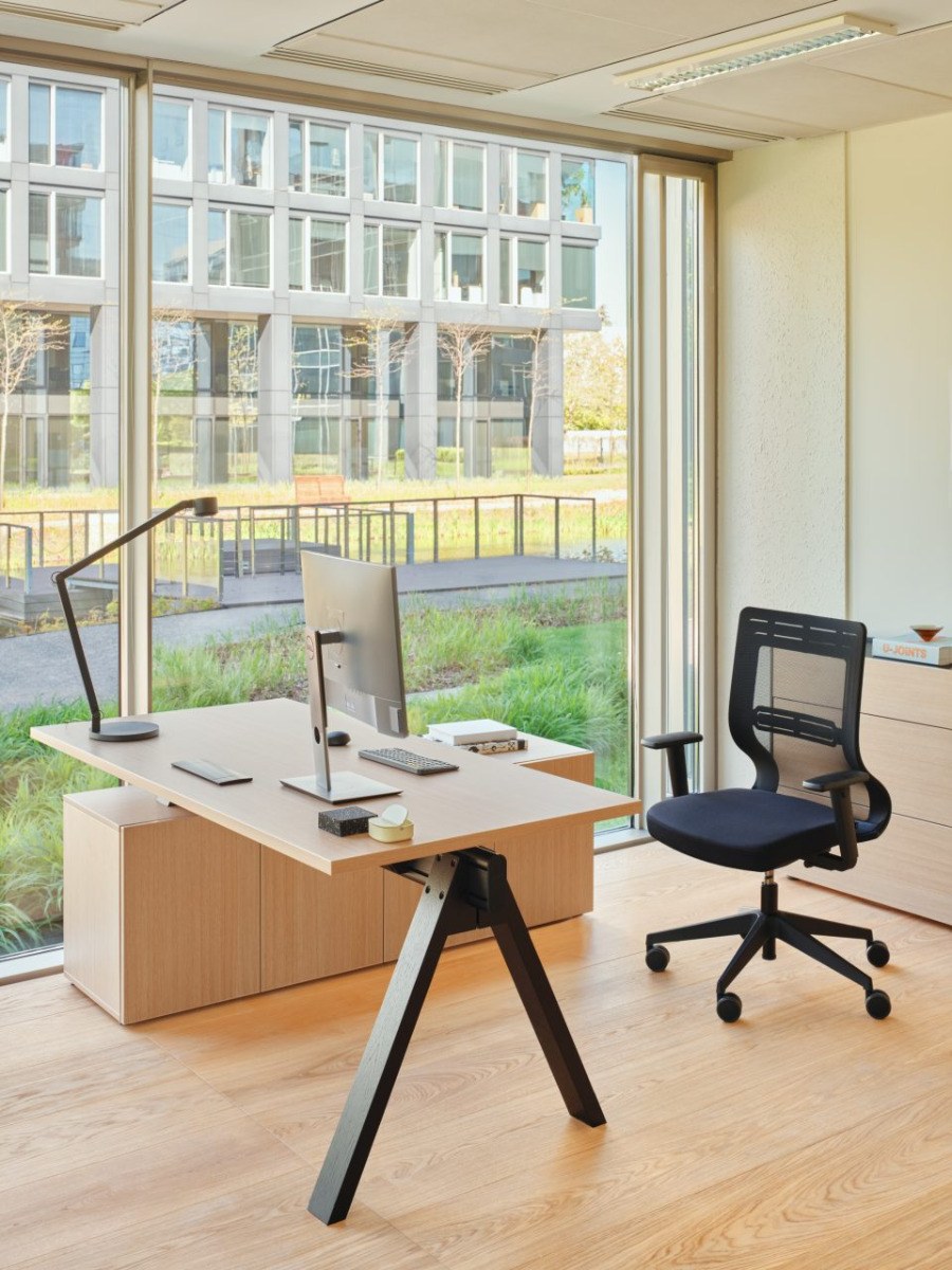Viga V163LM - Schreibtisch mit Managerschrank in Dunkle Walnuss präsentiert im Onlineshop von KAQTU Design AG. Schreibtisch ist von Mdd
