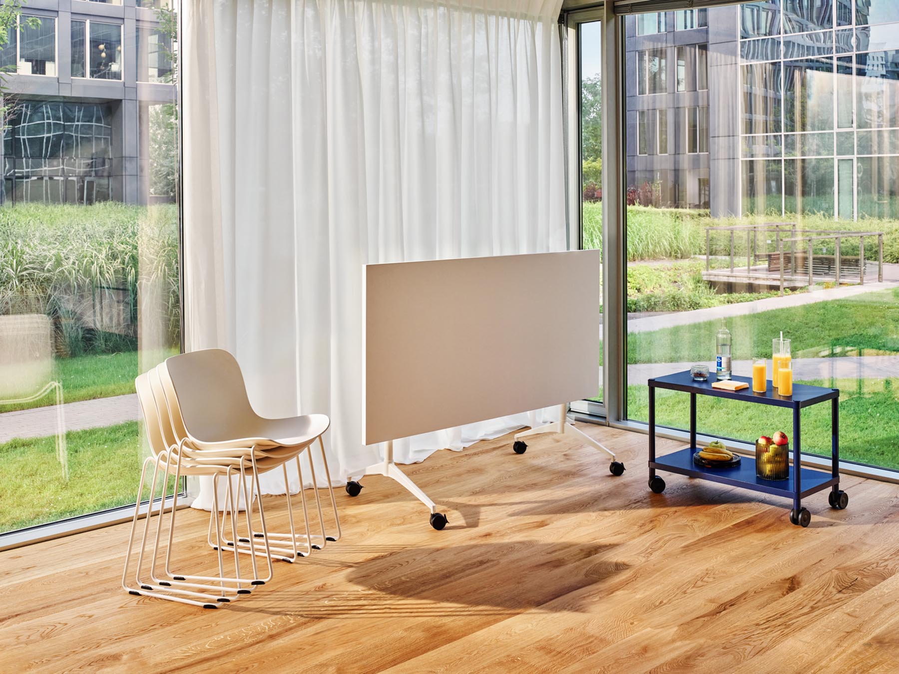 Eleganter Baltic 2 Basic BLK1P28 Stuhl mit robustem Kufen-Gestell, perfekt für zeitgemäße Innenräume und komfortable Sitzgelegenheiten.