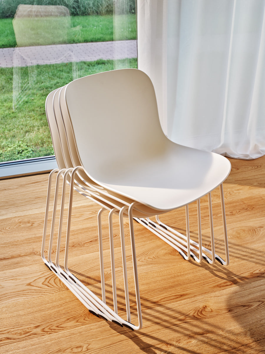 Moderner Baltic 2 Basic BLK1P28 Stuhl mit stilvollem Kufen-Gestell, ideal für einladende Wohn- und Arbeitsbereiche.
