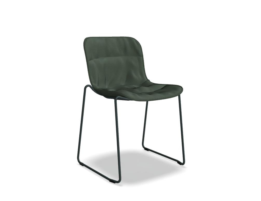 Baltic 2 Soft Duo BLK5P28 Stuhl von Mdd mit schwarzem Kufen-Gestell und gepolsterter Sitzschale