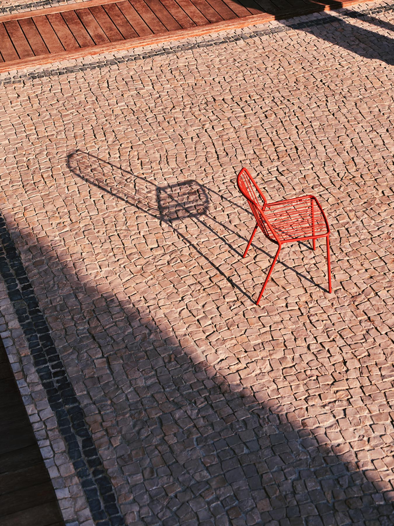 Stilvolles Set aus 2 Bris BRS02 Gartenstühlen von Mdd, ideal für entspannte Momente im Freien und zur Verschönerung Ihrer Terrasse.