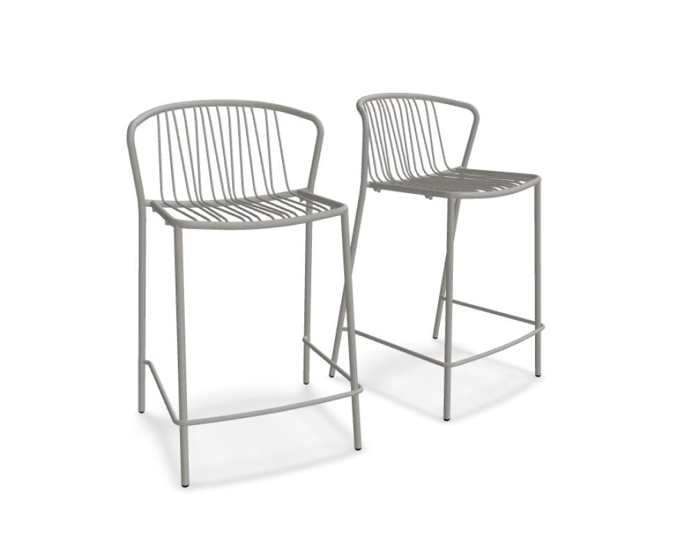 Zwei moderne Mdd Bris BRS04 Outdoor-Barhocker mit schlankem Metallgestell und geflochtener Sitzfläche für Terrasse oder Garten