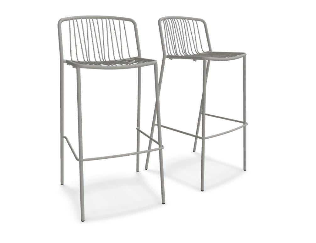 Zwei moderne Bris BRS05 Outdoor-Barhocker von Mdd mit schlankem Metallgestell und Sitzfläche für Terrasse oder Garten