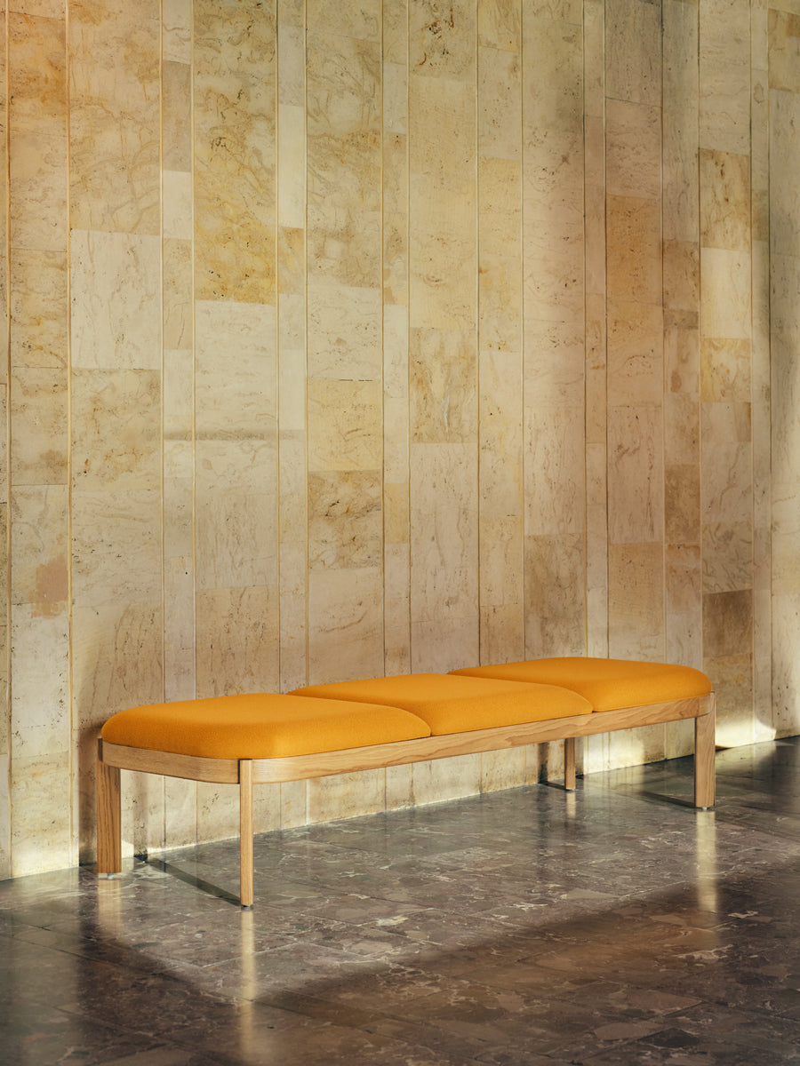 Stilvolle MDD Ramp RMP151 Sitzbank, perfekt für kreative Büros und gemütliche Lounges, bietet Komfort und modernes Design.