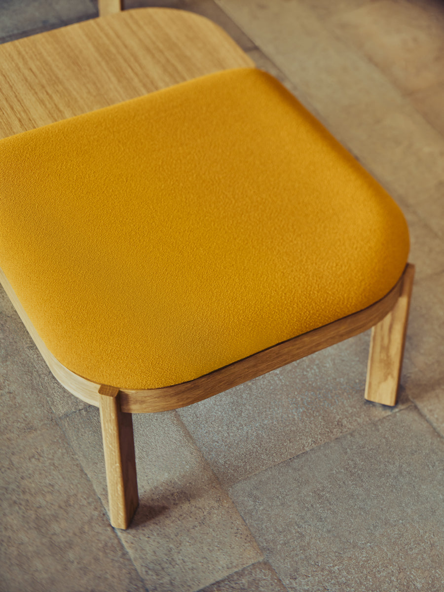 Elegante Ramp RMP312 Sitzbank von MDD, ideal für moderne Wohnräume, vereint Komfort und ästhetisches Design in einem zeitgemäßen Look.