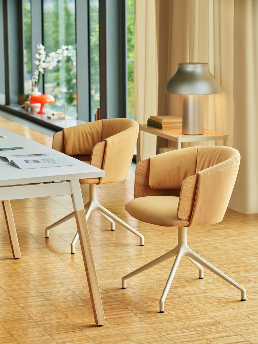 Eleganter Mdd Collar CL2P19K Drehstuhl mit ergonomischem Design und hochwertiger Polsterung, ideal für kreative Arbeitsplätze.