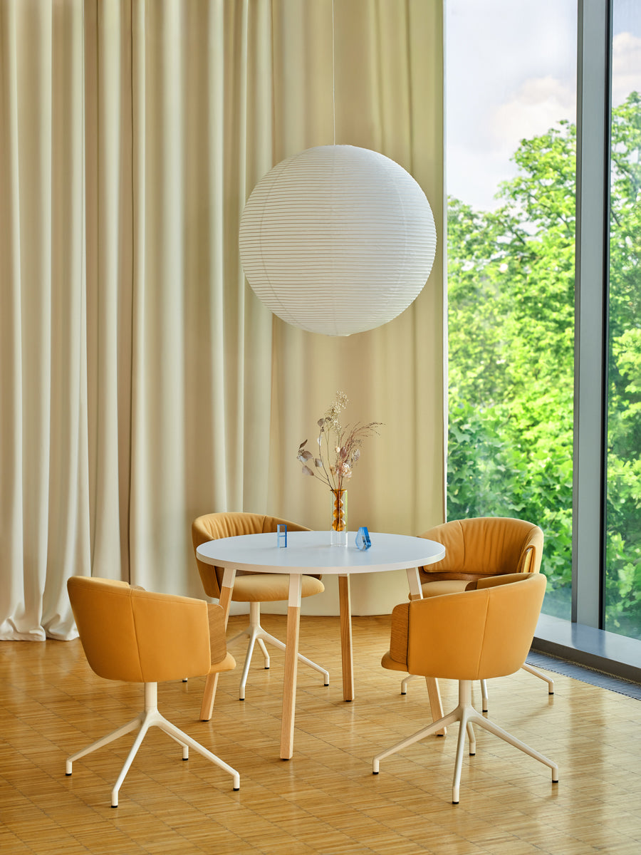 Moderner Mdd Collar CL2P19K Drehstuhl mit stilvollem Design und komfortabler Drehbasis, perfekt für zeitgemäße Büroumgebungen.