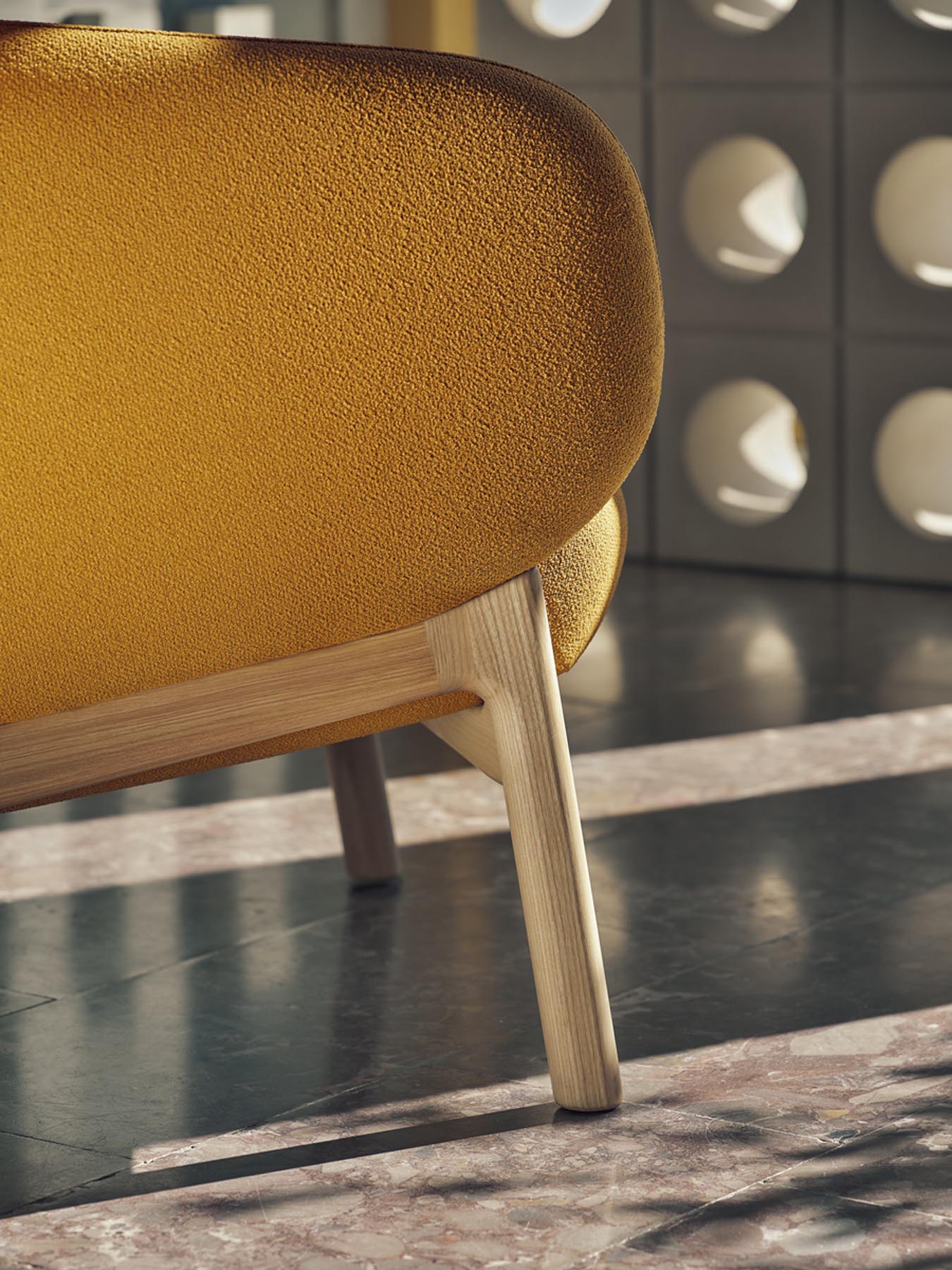 Eleganter Grand Grace GRF02 Sessel mit stabiler Holzkonstruktion, ideal für stilvolle Büros und gemütliche Wohnbereiche.