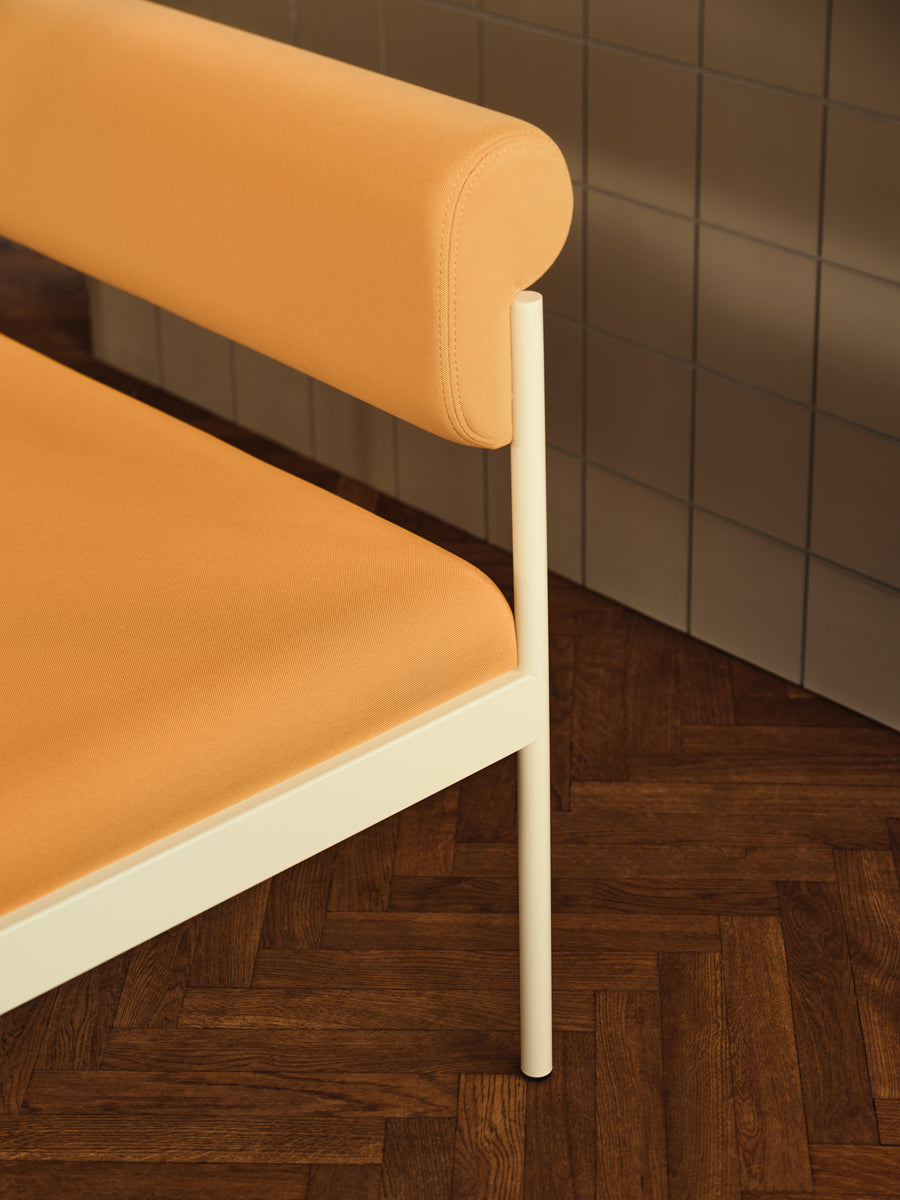 Modernes Ecksofa Nora NOR201 in ansprechendem Grau, ideal für kreative Raumgestaltungen und flexible Sitzlösungen.