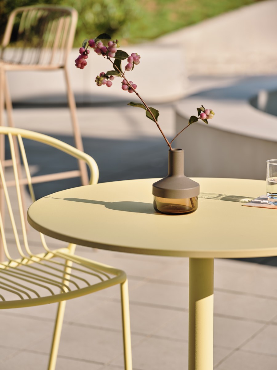 Bolt OSTK67 - Cafeteriatisch in Gelb präsentiert im Onlineshop von KAQTU Design AG. Gartentisch ist von Mdd