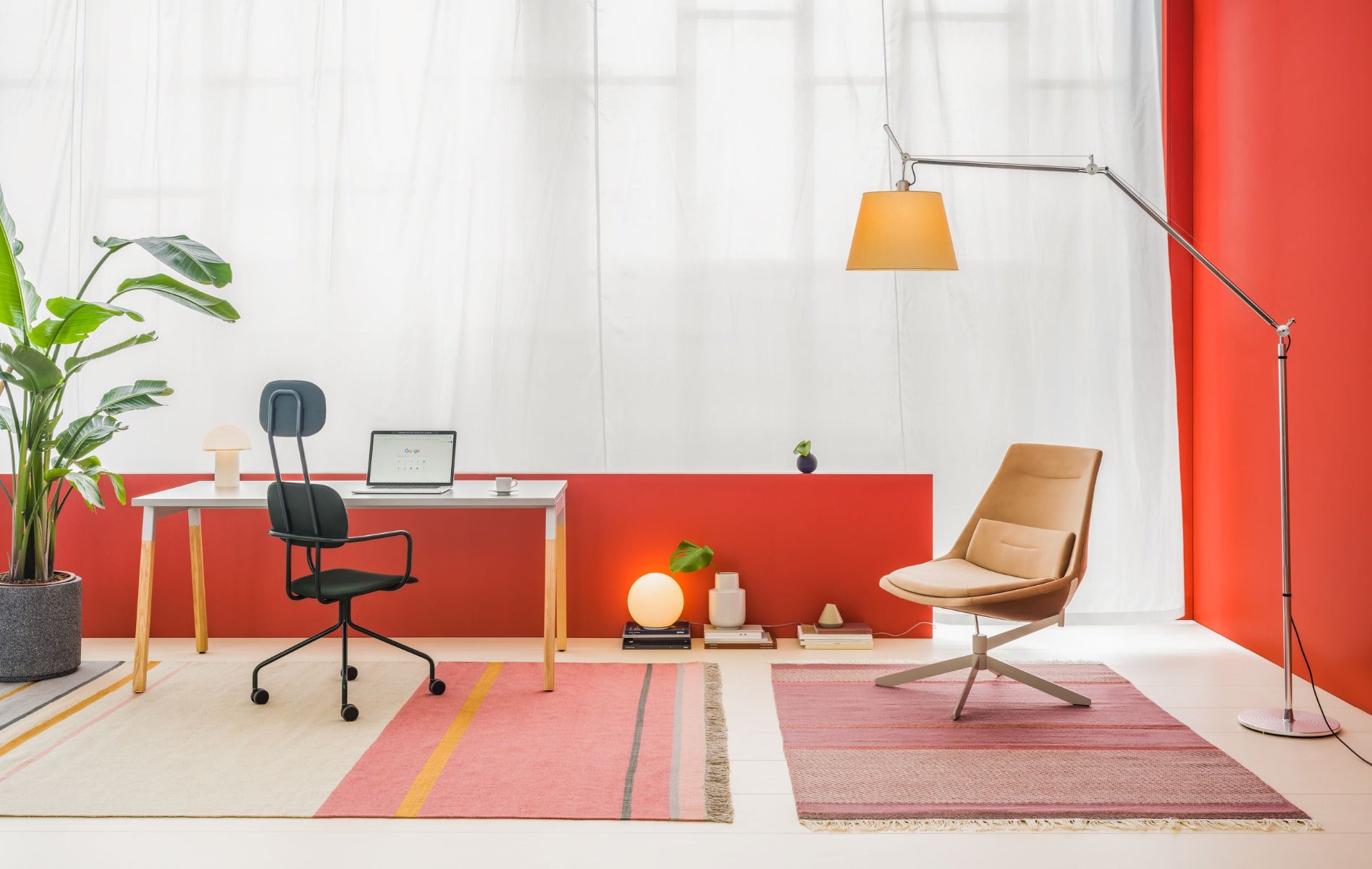 Eleganter Ogi W BOW03E4 Schreibtisch von MDD, perfekt für stilvolle Büros, bietet Funktionalität und modernes Design in einem.