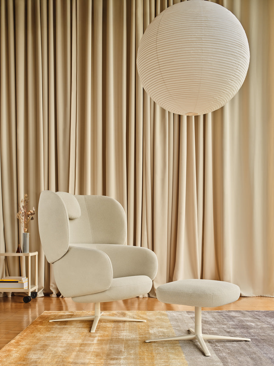 Eleganter Fußhocker Grand Grace GRFP01 von Mdd, perfekt für stilvolle Wohnräume und gemütliche Entspannungsecken.