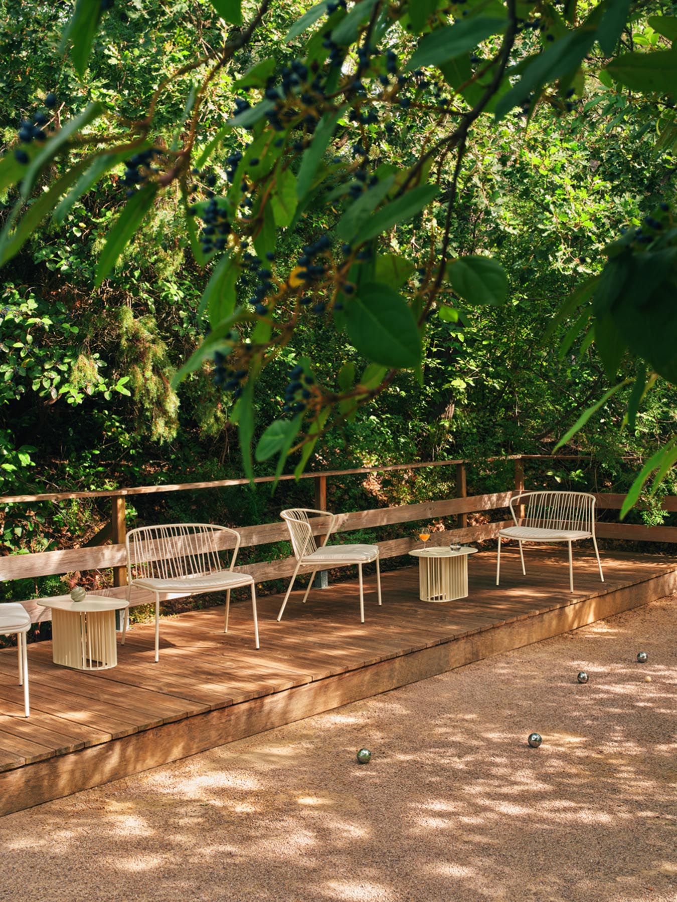 Elegantes Bris BRSP2 Sitzkissen von Mdd, perfekt für den Garten, bietet hohen Sitzkomfort und verleiht jedem Außenbereich eine stilvolle Note.