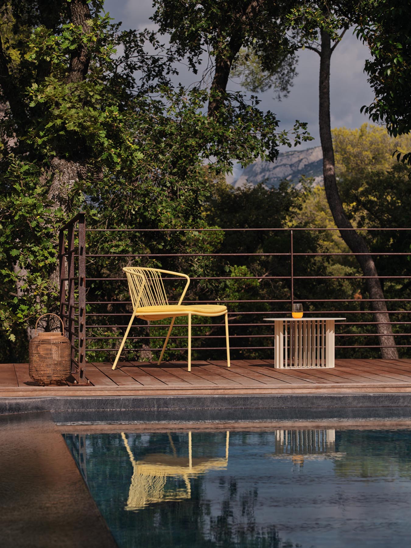 Hochwertiges Bris BRSP2 Sitzkissen von Mdd, ideal für Gartenmöbel, vereint Funktionalität und modernes Design für entspannte Stunden im Freien.
