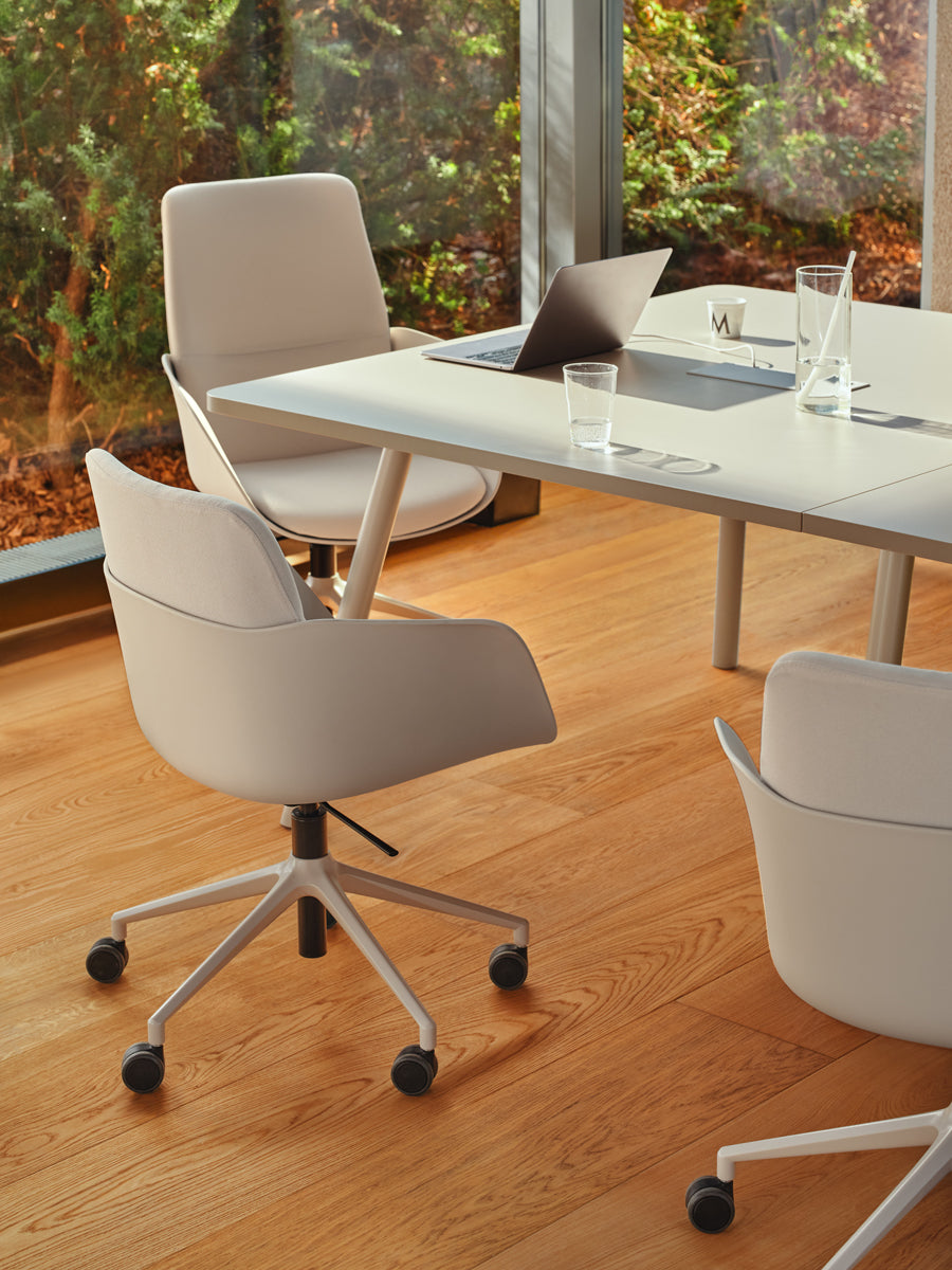 Eleganter Esstisch Echo ETF1024R von MDD, gefertigt aus edlem Holz, perfekt für stilvolle Essbereiche und gesellige Zusammenkünfte.