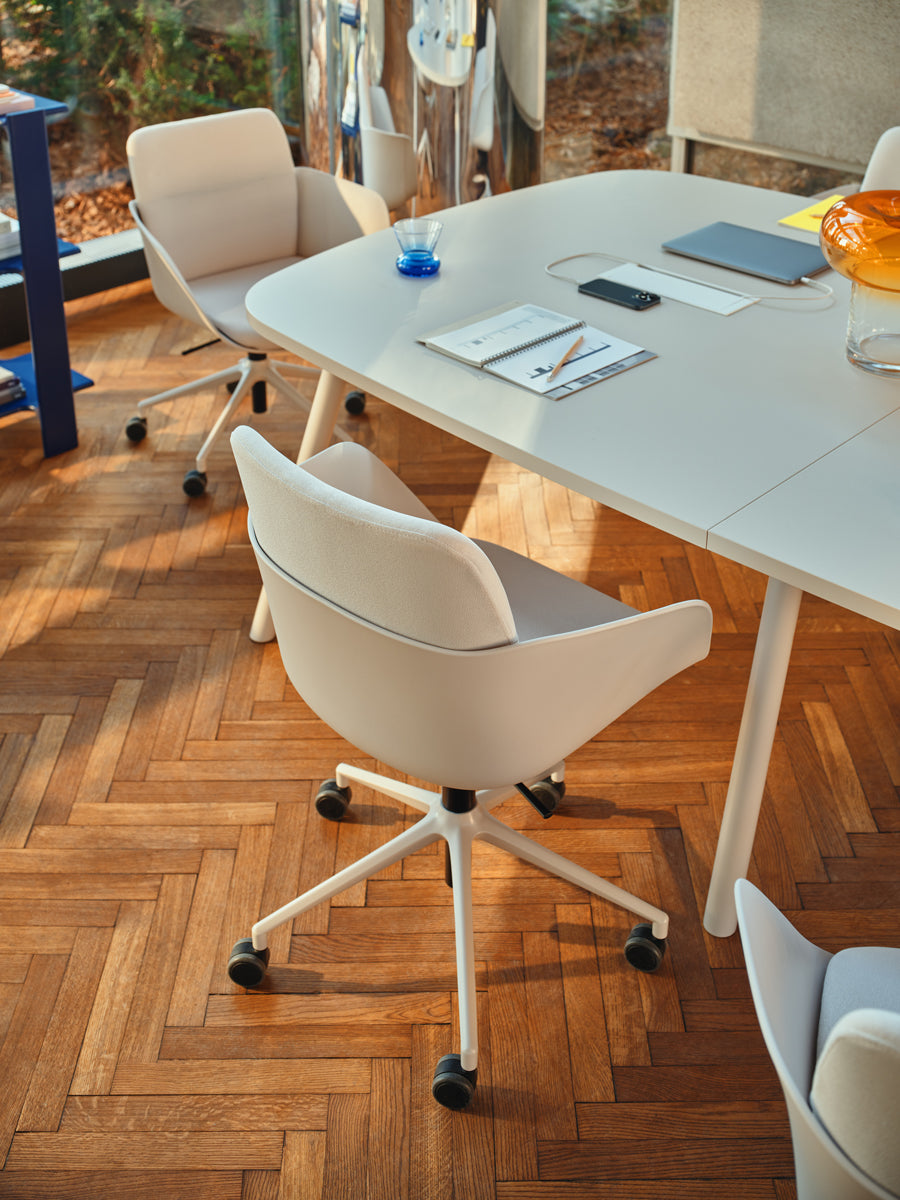 Moderner Esstisch Echo ETF1024R von MDD, aus hochwertigem Holz, ideal für einladende Esszimmer und gesellige Runden.
