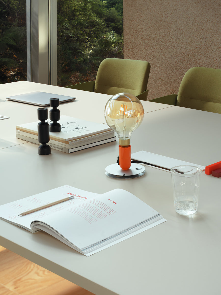 Moderner Esstisch Echo ETF1024R von MDD, aus hochwertigem Holz, ideal für einladende Esszimmer und gesellige Runden.