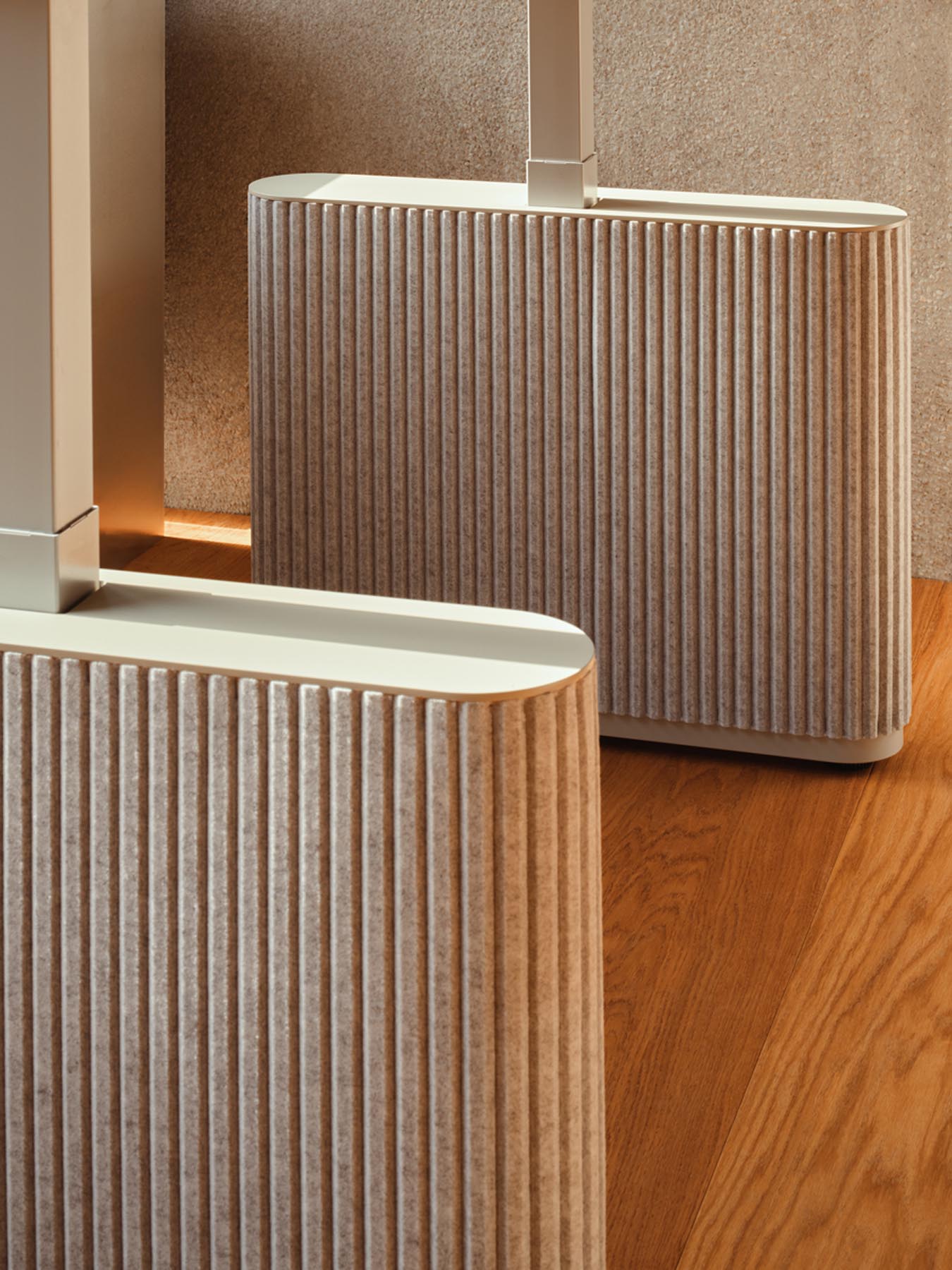 Eleganter elektrisch höhenverstellbarer Schreibtisch Ogi Drive BODF587 von Mdd, ideal für flexibles und komfortables Arbeiten im Home Office.