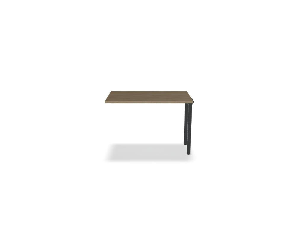 Schreibtisch Ogi M von Mdd mit Tischplatte in Honigeiche und schwarzem Metallgestell im 40x40 mm Profil, schräge Beine.