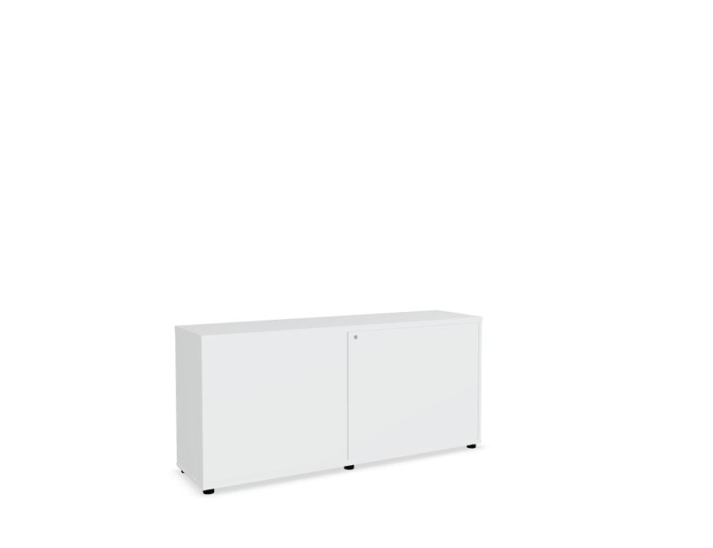Schiebetürenschrank mit Front in Eiche Natur, Korpus und Bodenplatte in Weiss Pastell, aus Melaminplatten mit ABS-Umleimer gefertigt.