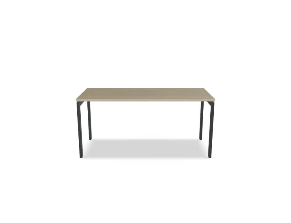 Schreibtisch Ogi U von Mdd mit Tischplatte in Honigeiche und pulverbeschichtetem, schwarzem Metallgestell im minimalistischen Design.