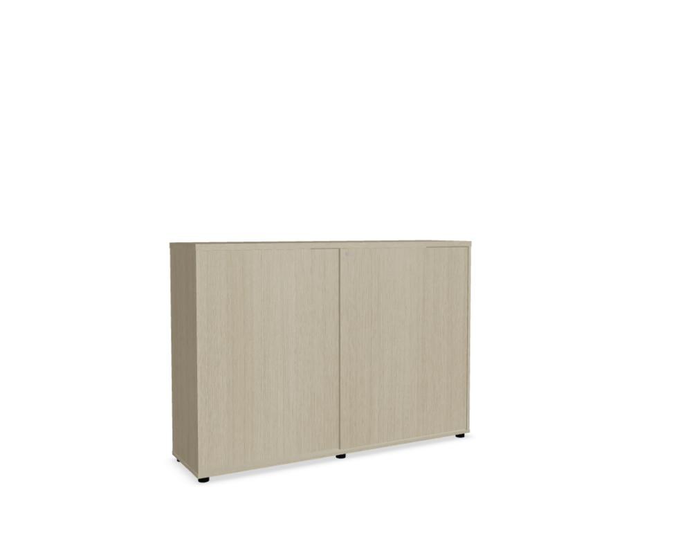 Schiebetürenschrank mit Front in Eiche Natur, Korpus und Bodenplatte in Weiss Pastell, aus Melaminplatten mit ABS-Umleimer gefertigt.