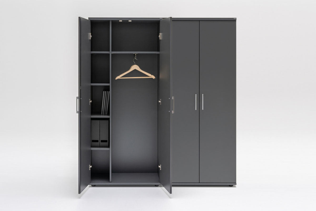 Kleiderschrank Standard von Mdd mit Melaminfront, Aluminiumgriff und kleinen Füsschen