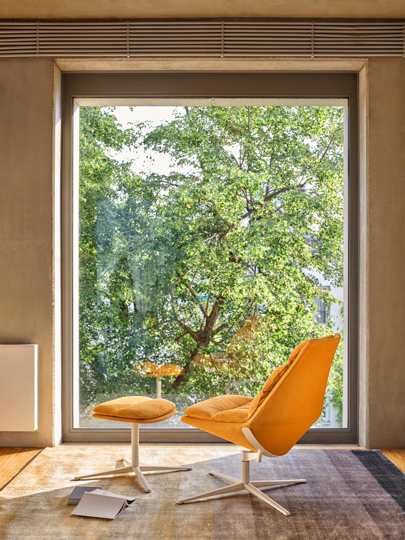 Runder Fußhocker Fat Frank F06 von MDD in elegantem Braun, perfekt für entspannte Momente und vielseitig einsetzbar.