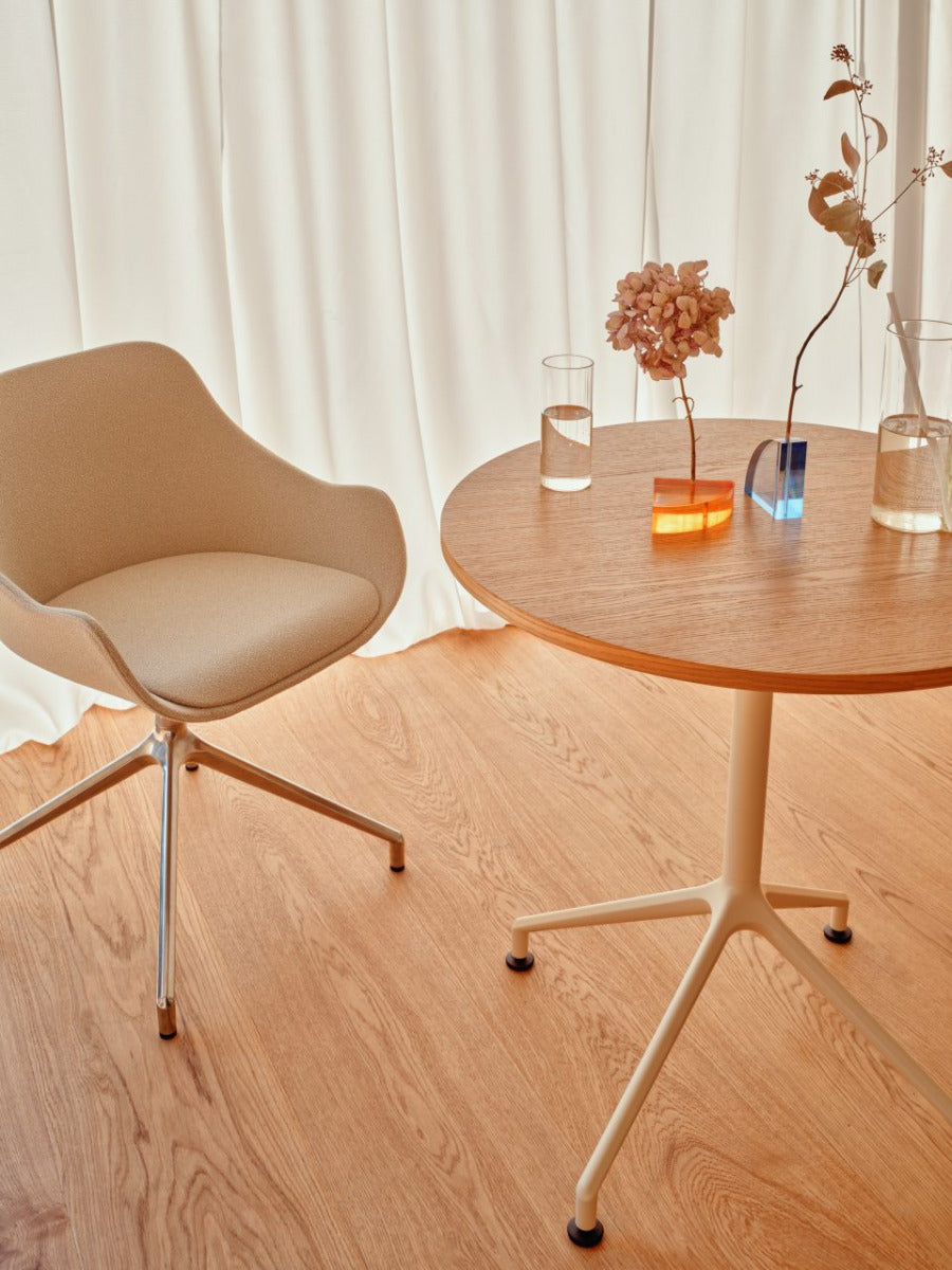 Moderner Kaffeetisch Gobo GBK77 von MDD, kombiniert stilvolles Design mit hochwertiger Holzoberfläche und stabiler Konstruktion.
