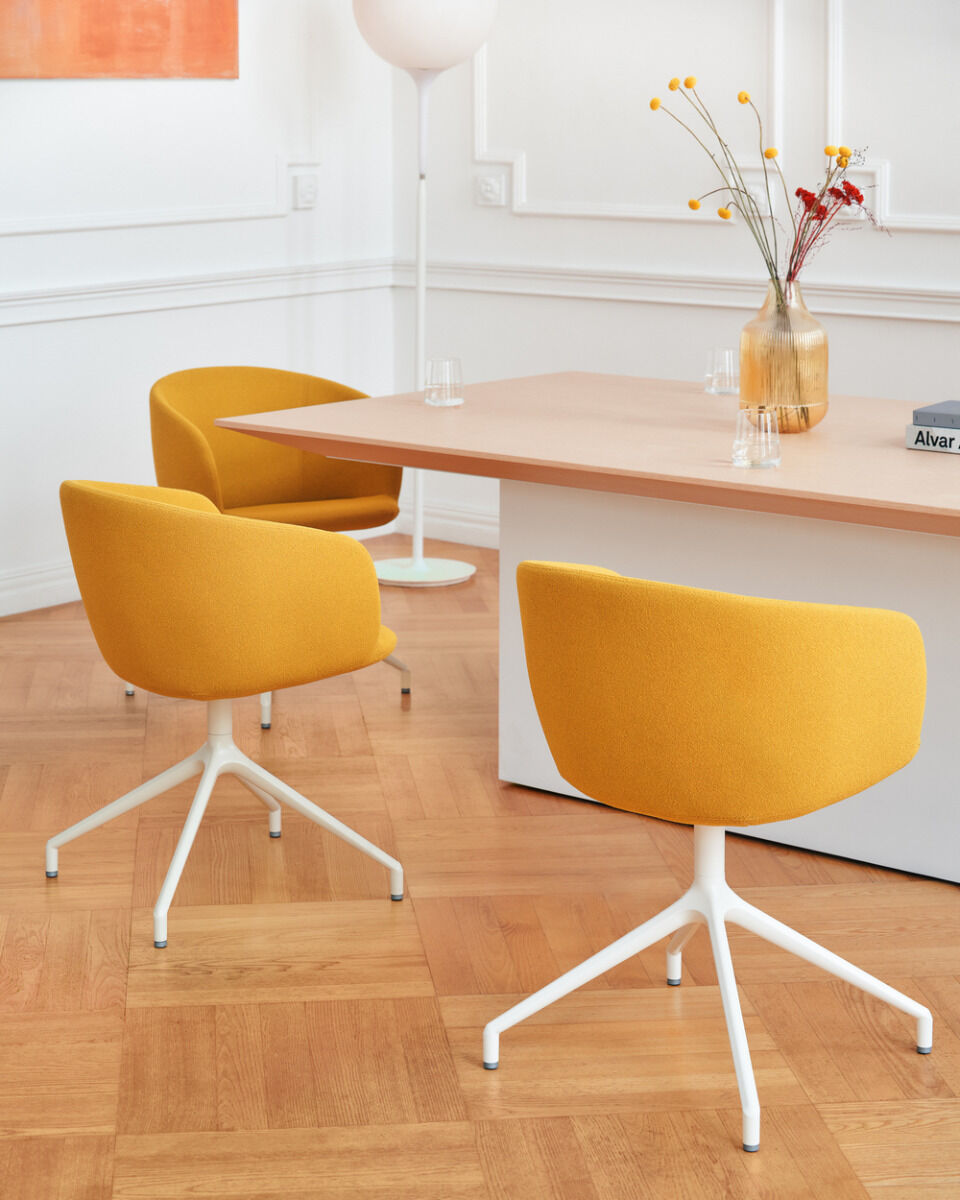 Eleganter Drehstuhl Grace GRP19K mit stilvollem Look, flexibler Drehfunktion und komfortabler Sitzfläche, perfekt für Büro und Zuhause.