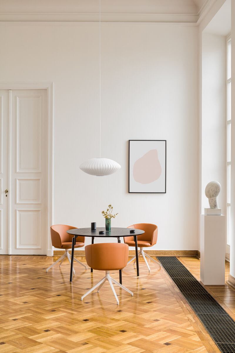 Moderner Drehstuhl Grace GRP19K mit stilvollem Design und bequemer Polsterung, ideal für zeitgemäße Büroumgebungen.