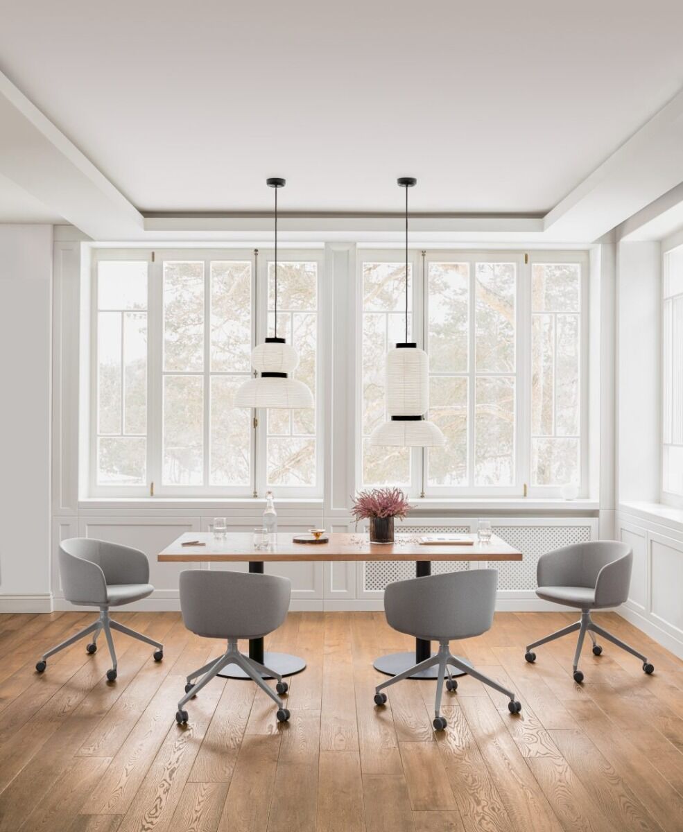 Eleganter Drehstuhl Grace GRP19K mit ergonomischer Form und hochwertiger Polsterung, perfekt für modernes Arbeiten und stilvolle Büros.