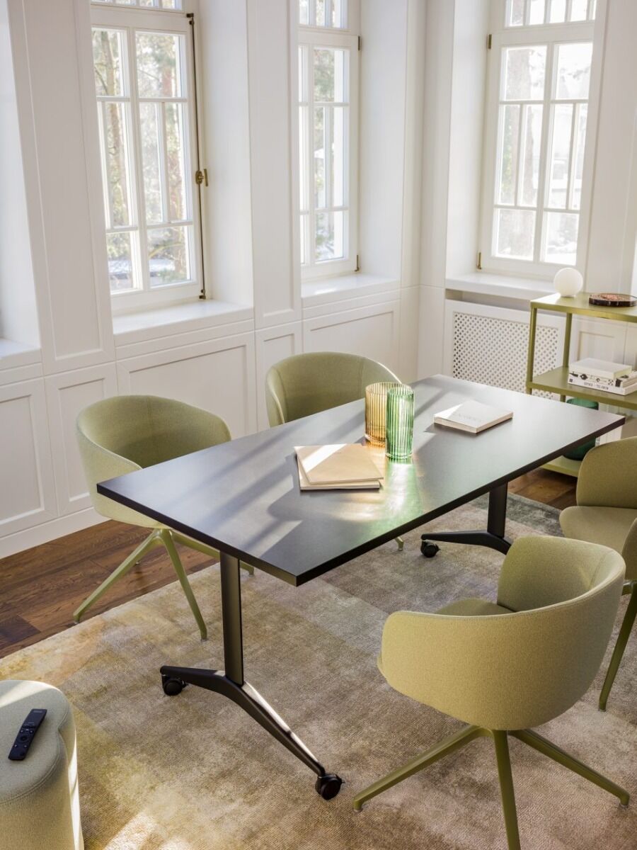 Eleganter Drehstuhl Grace GRP19K mit ergonomischer Form und hochwertiger Polsterung, perfekt für stilvolle Büros und Home-Offices.