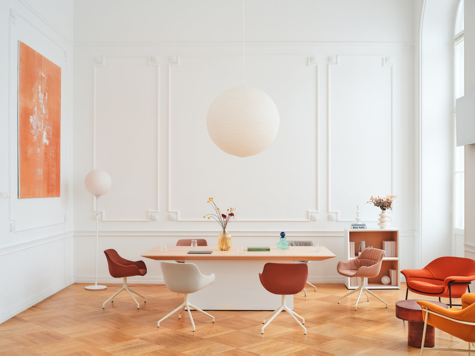 Elegantes Standregal Gravity GAV16 von Mdd, ideal für moderne Büros, mit stilvollen Ablageflächen und offener Bauweise.