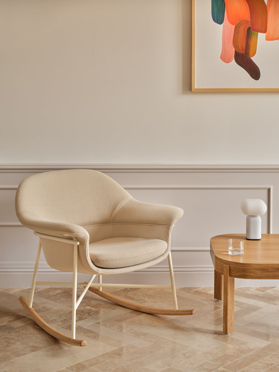 Eleganter Schaukelstuhl Ismo IS04 von Mdd, der Komfort und modernes Design vereint und ideal für entspannte Momente ist.