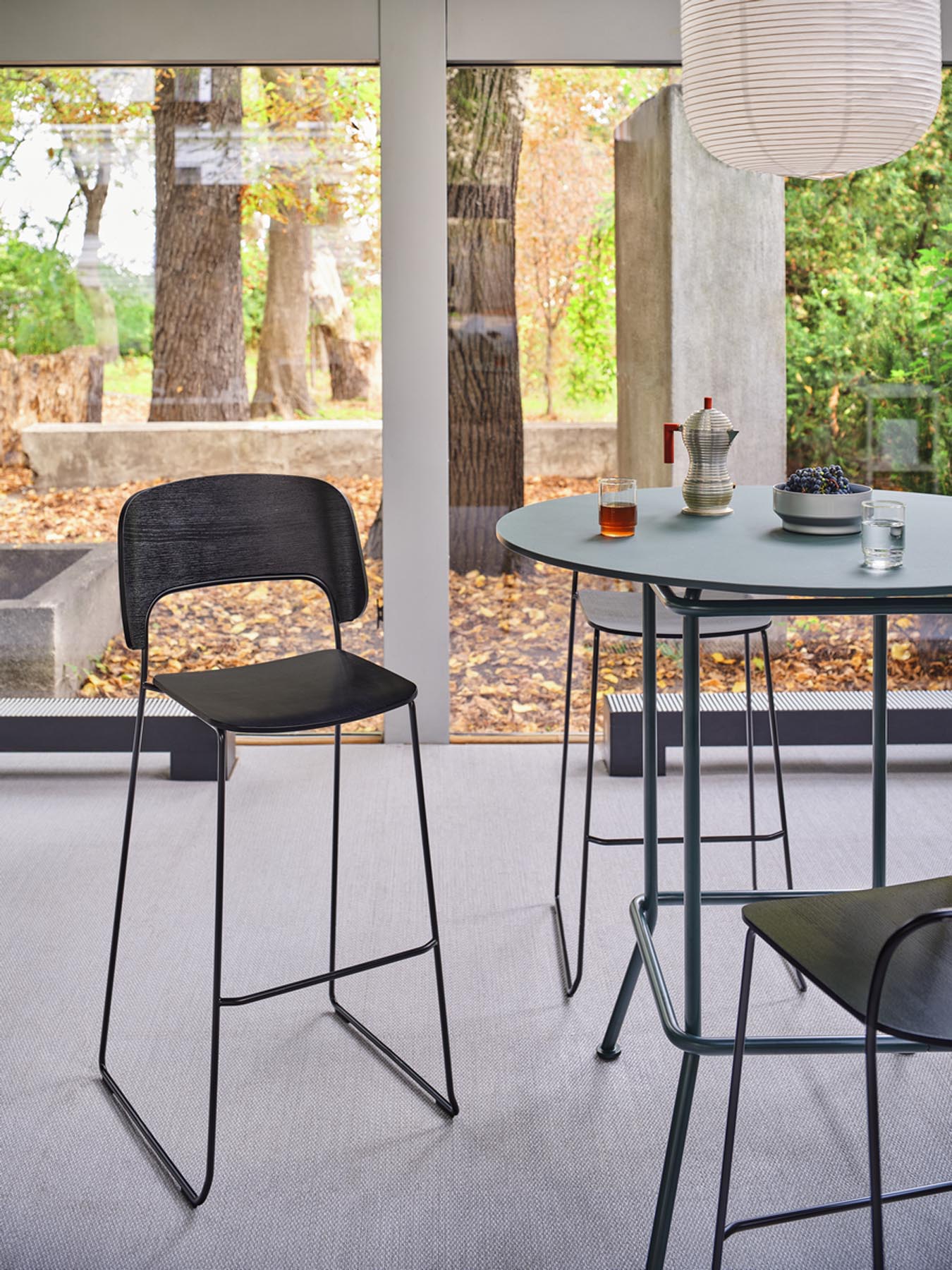 Eleganter Barhocker Afi AF02 von Mdd, ideal für stilvolle Bars und Küchen, vereint Komfort mit zeitgemäßem Design.
