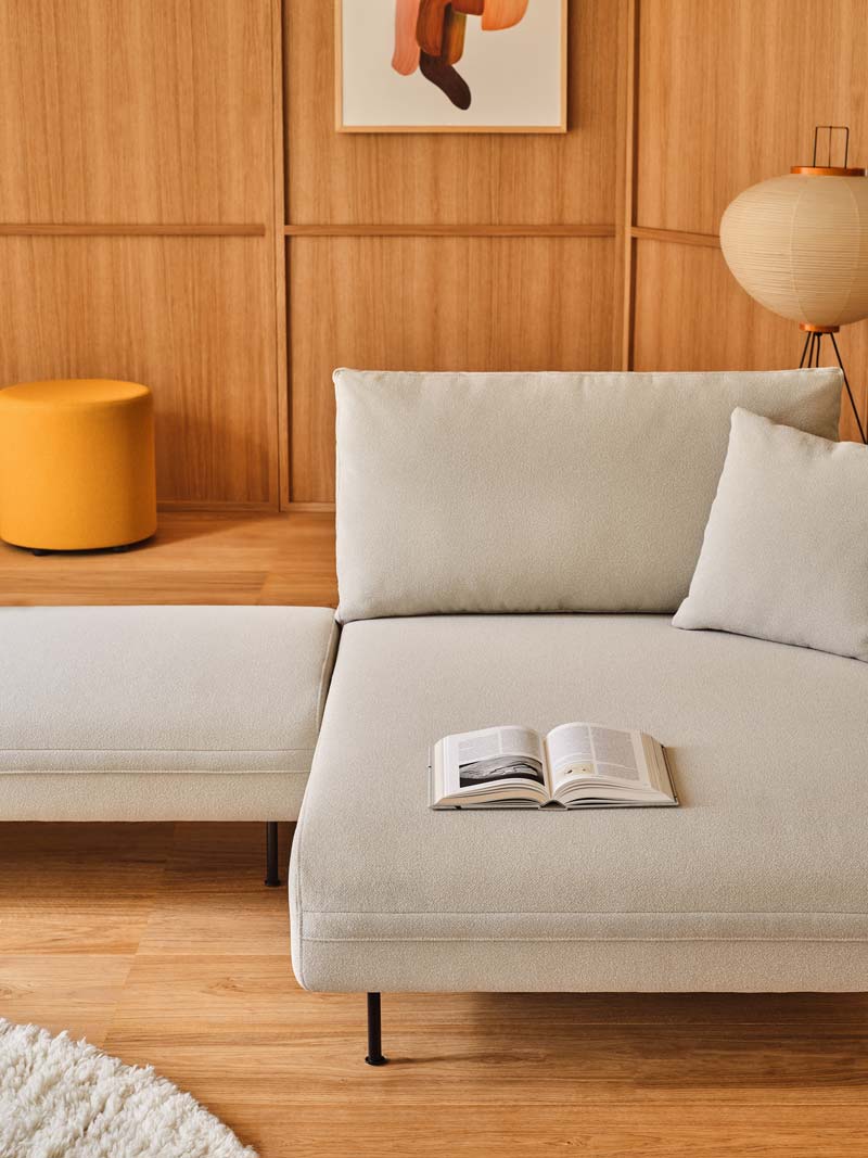 Modernes L-Sofa Lotus LTS07 von Mdd, rechtsseitig, bietet eine harmonische Kombination aus Ästhetik und Gemütlichkeit für Ihr Zuhause.