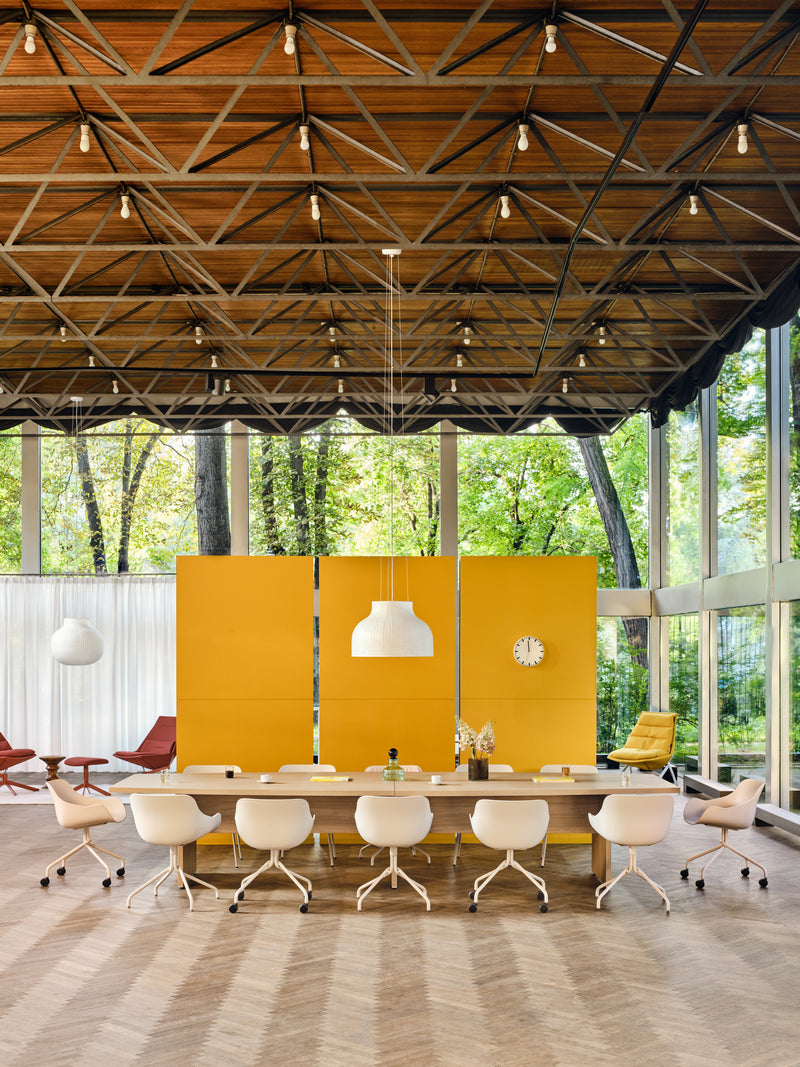 Eleganter Mito MIT45 Schreibtisch von MDD in stilvollem Holzdesign, ideal für inspirierende Arbeitsumgebungen und effizientes Arbeiten.
