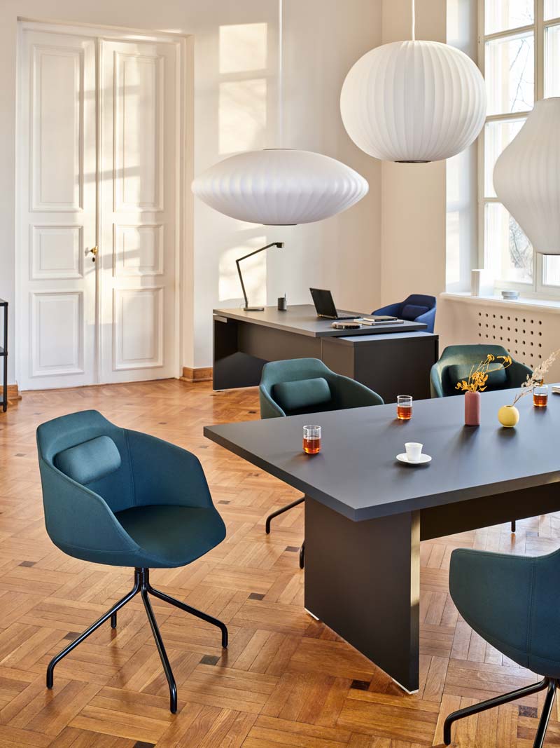 Moderner Mito Fenix MITF3KDP Chefschreibtisch, der durch sein minimalistisches Design und funktionale Eleganz überzeugt, perfekt für jedes Büro.