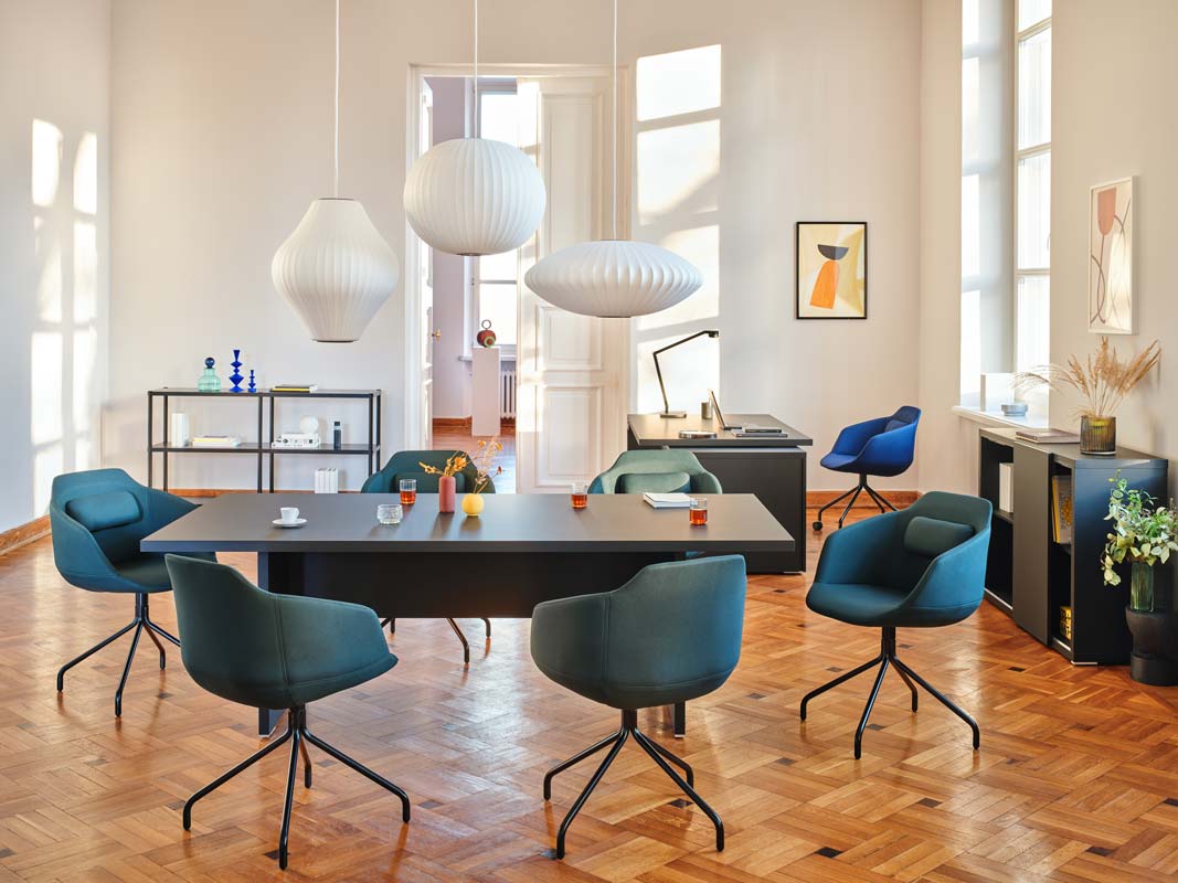 Moderner Mito MIT7 Büroschrank von Mdd in Weiß, ausgestattet mit eleganten Metallgriffen und optimaler Stauraumgestaltung für ein aufgeräumtes Arbeitsumfeld.