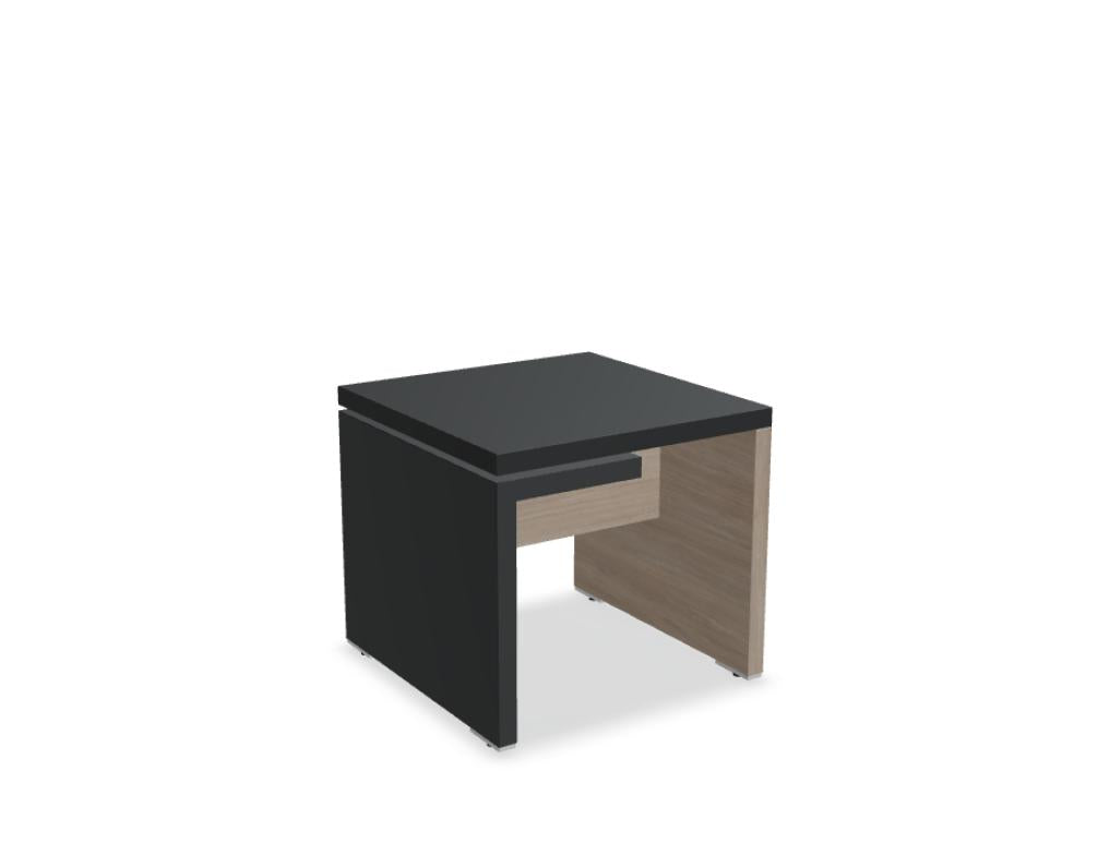 Beistelltisch Mito MITF29 von Mdd: moderner, quadratischer Holztisch mit schlankem Metallrahmen, neutrale Holzoptik, ideales Highlight für Wohnzimmer oder Schlafzimmer.